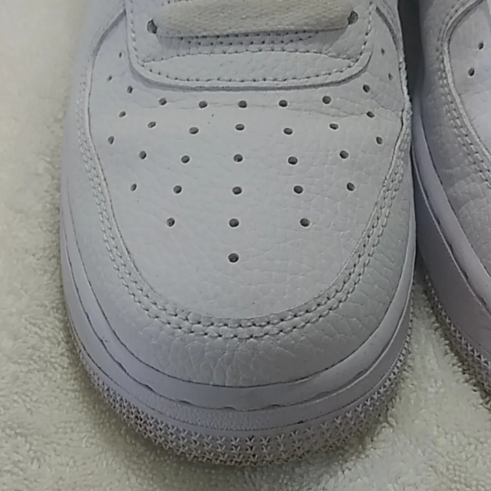 Pre- owned Men Nike Air Force 1 Size 9